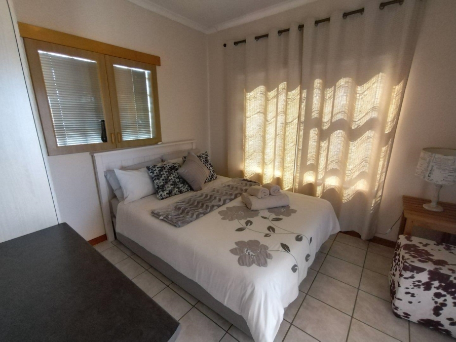 5 Bedroom Property for Sale in Wavecrest Eastern Cape